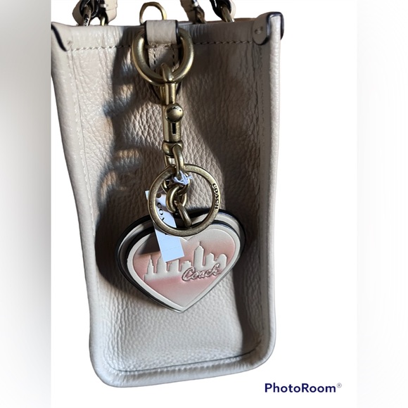 Nwt JLO NYC skyline Coach keychain - Picture 2 of 5